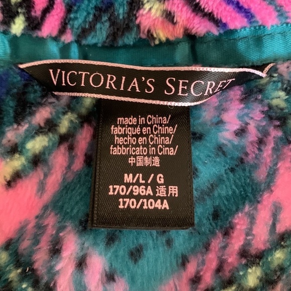 VICTORIA Secret women's size M/L plaid robe - Picture 6 of 6